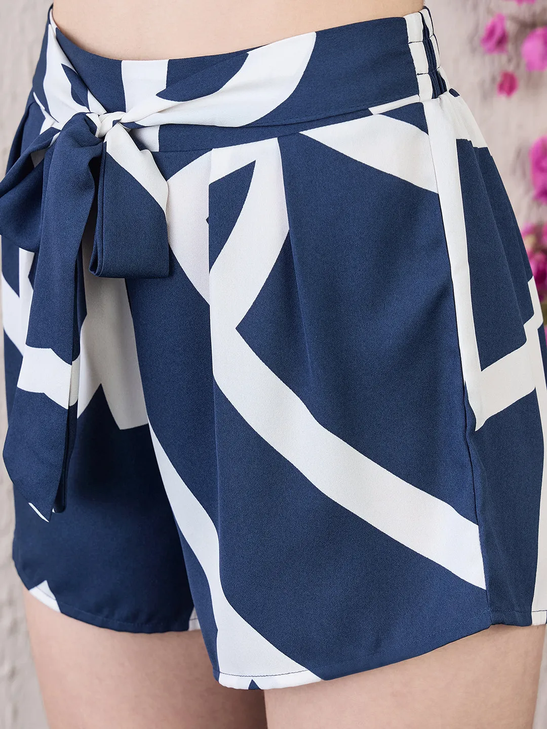 Berrylush Women Navy Blue & White Geometrical Printed Square Neck Crop Top & Tie-Up Front Shorts With Shrug