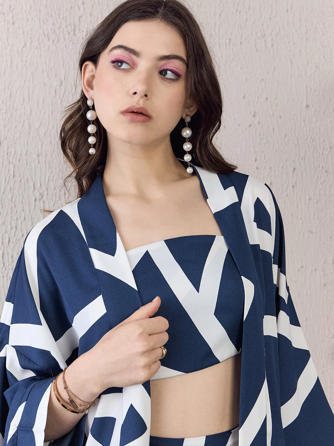 Berrylush Women Navy Blue & White Geometrical Printed Square Neck Crop Top & Tie-Up Front Shorts With Shrug